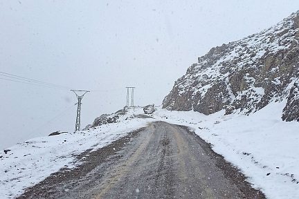 La route est bloquée par la neige