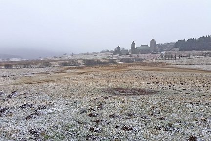 Hier : village d'Aubrac sous quelques flocons 