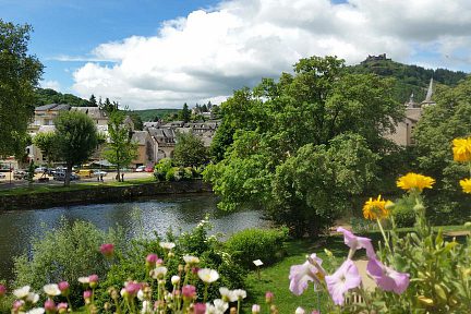 Le château de Calmont d'Olt et le Lot à Espalion