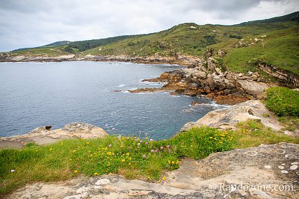 Superbe paysage du sentier du littoral côté espagnol