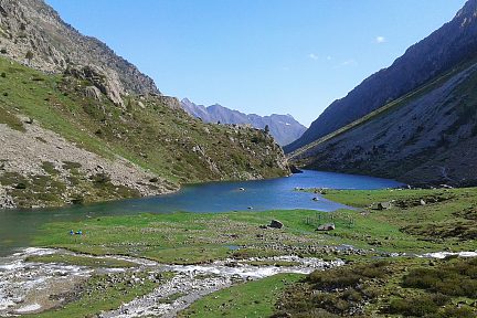 Un très beau lac dans les Pyrénées
