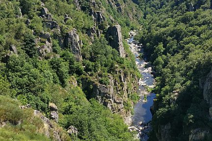 Superbe vue sur les Gorges du Bès