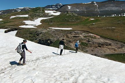 On randonne dans le cirque de Troumouse