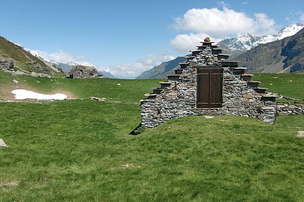 Grange sur le plateau de Saugué