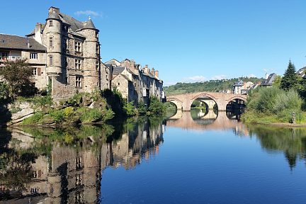 Pont Vieux et Vieux Palais à Espalion