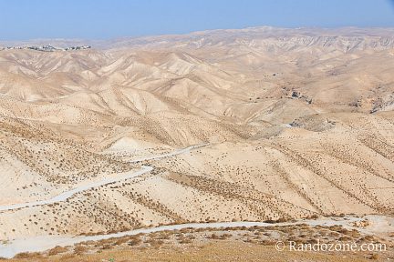 Randonnée dans le désert en Israël
