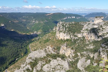 Vue depuis les corniches sur les gorges