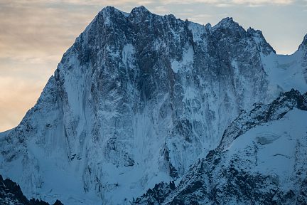 Les Grandes Jorasses enneigées depuis le Lac Blanc