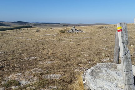 Balisage GRP sur le Causse