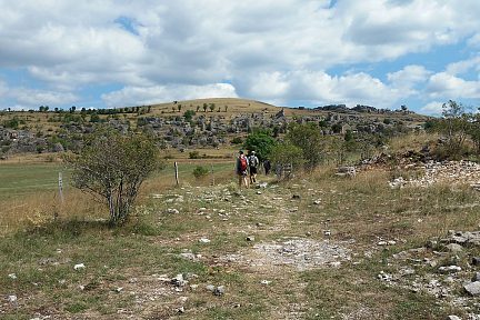 Dans le chaos rocheux sur le Causse