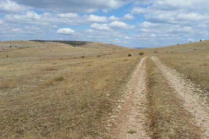Le chemin qui amène au Mont Gargo