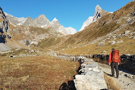 On monte vers le Lac des Vaches