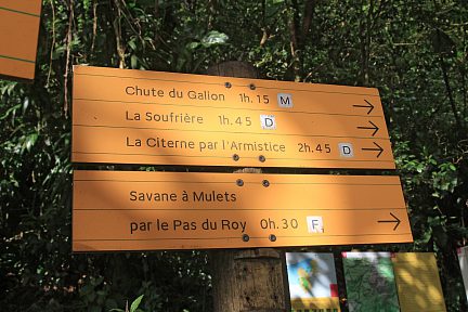 Panneaux de rando à côté des Bains Jaunes