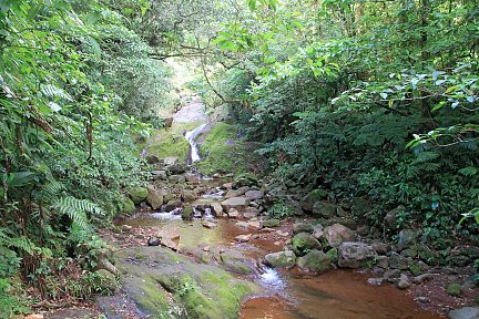 La rivière qu'il faut traverser
