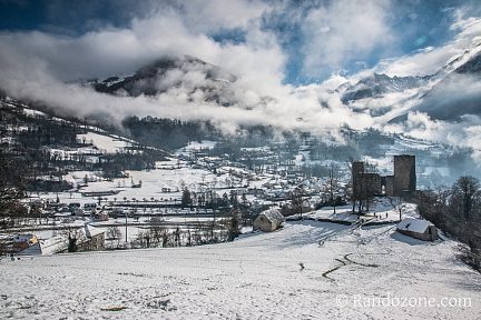 Château de Luz sous la neige