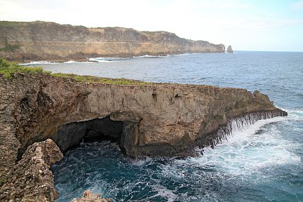 Le long des falaises du nord de l'île