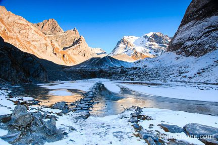 Le lac des Vaches entre ombre et lumière