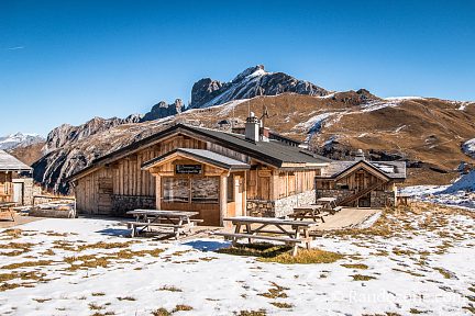 Un peu de neige au refuge du Grand Plan
