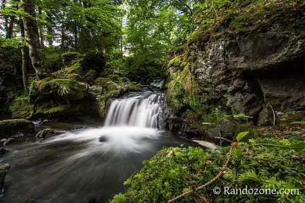 Début du sentier des cascades de Chiloza