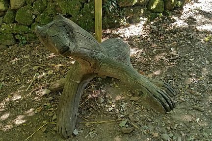 Nous croisons un ours au croisement de chemins