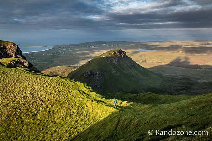Randonnée sur l'île de Skye au soleil couchant