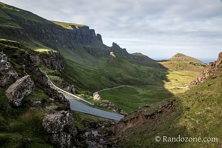 Route qui monte au col de Quiraing