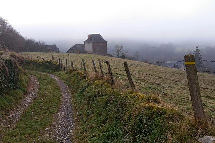 Sur le chemin qui ramène dans le village