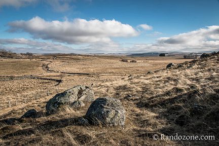 Paysage désertique et rocheux de l'Aubrac