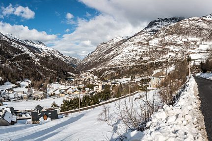 Village de Gèdre sous la neige