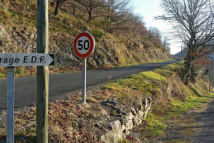 Le barrage EDF c'est sur la droite