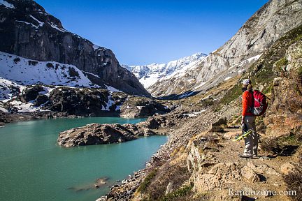 On longe le lac vers Estaubé