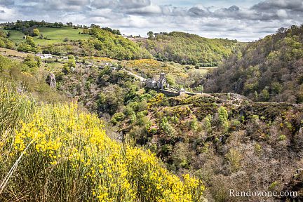 Le hameau se dévoile