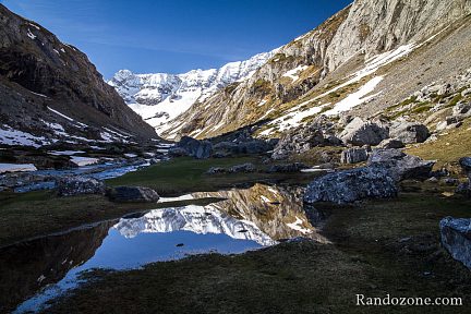 Les sommets du cirque d'Estaubé en reflet