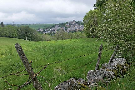 Laguiole vue depuis le sentier