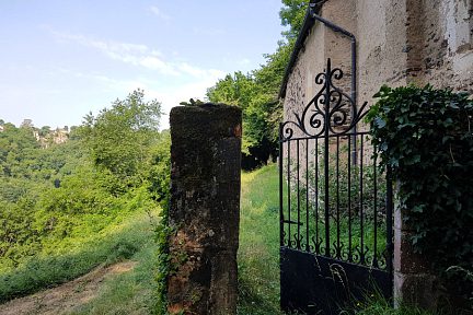La portail de la chapelle