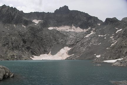 Lac Tourrat au fond de son cirque