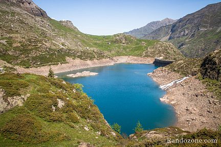 On surplombe le lac des Gloriettes
