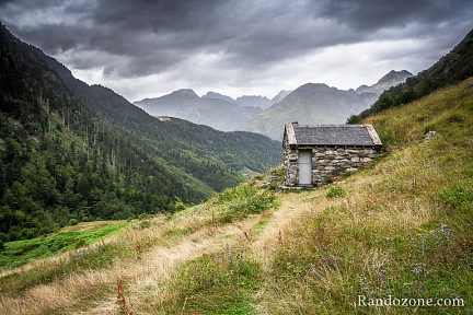 Petite cabane en pierre non loin du cirque de Lis
