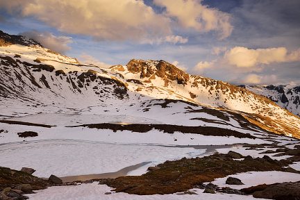 Le panorama du refuge et de ses deux lacs