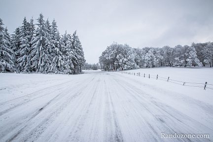 La route près de la station de Laguiole