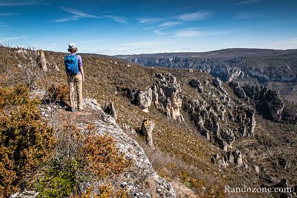 Vallée de l'autre côté du plateau