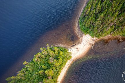 Plage secrète au lac Victor