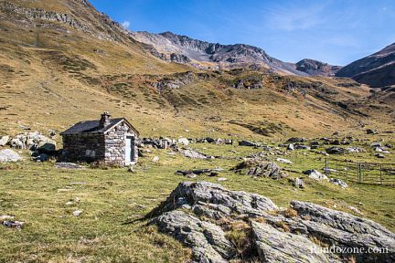 Cabane du Sausset dans sa belle vallée
