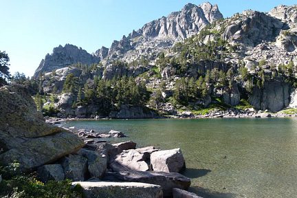 Au bord de l'Estany de los Obagues de Rotera