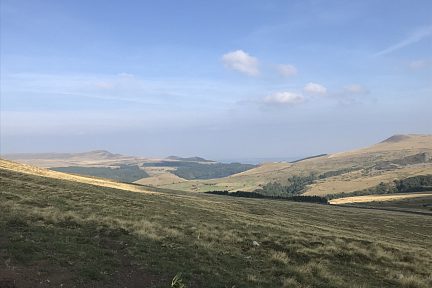 Panorama montée puy de la tache sur lac de Guety