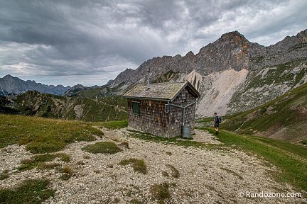 Cabane Erinnerungshütte en montant au Gehrenspitze