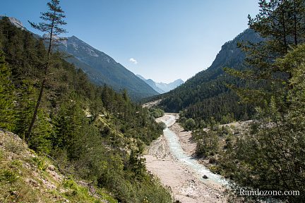 Rivière Isar dans la vallée du Karwendel en Autriche