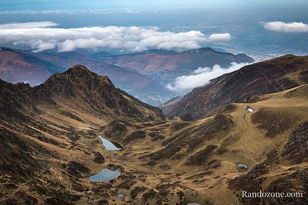 Les lacs de Binaros depuis la crête de la Montagnette