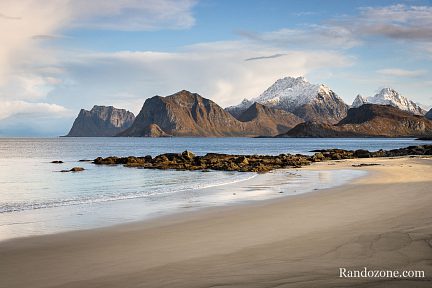 Plage dans les Lofoten