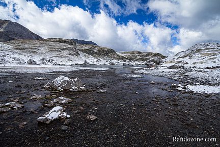 Au bord du lac des Aires avec un peu de neige
